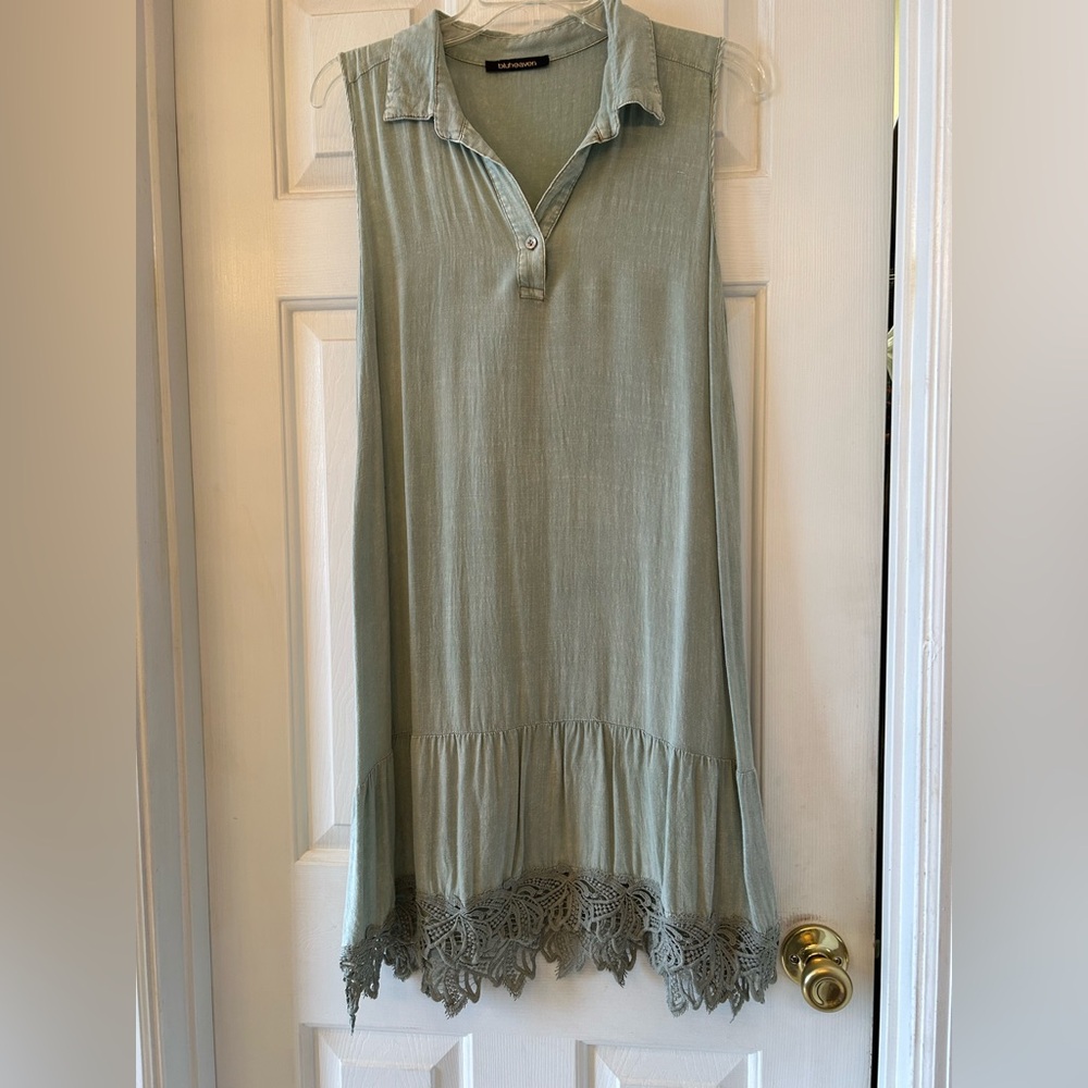Sleeveless Green Dress with Lace Hem